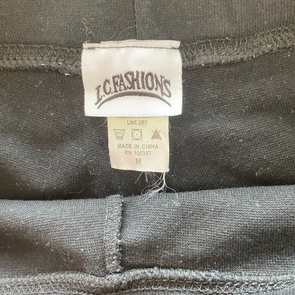 I. C. Fashions Shorts size Medium (FM)